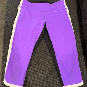 EUC lululemon Capri leggings;Size 8